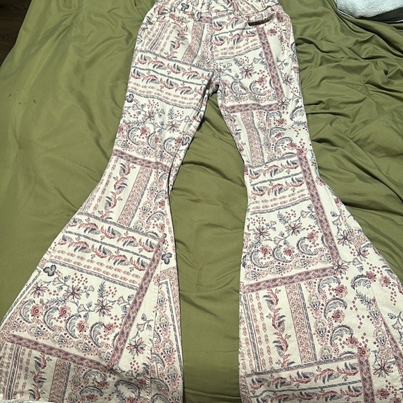 Shyanne Women's High Rise
Paisley Americana Print - Picture 1 of 5